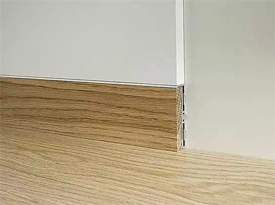 踢脚线